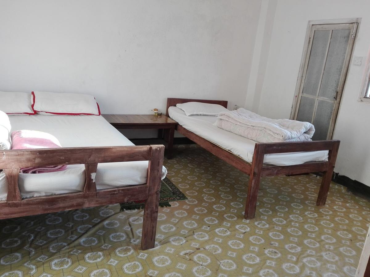 kayastha restaurant&lodge Bandipur Bagian luar foto