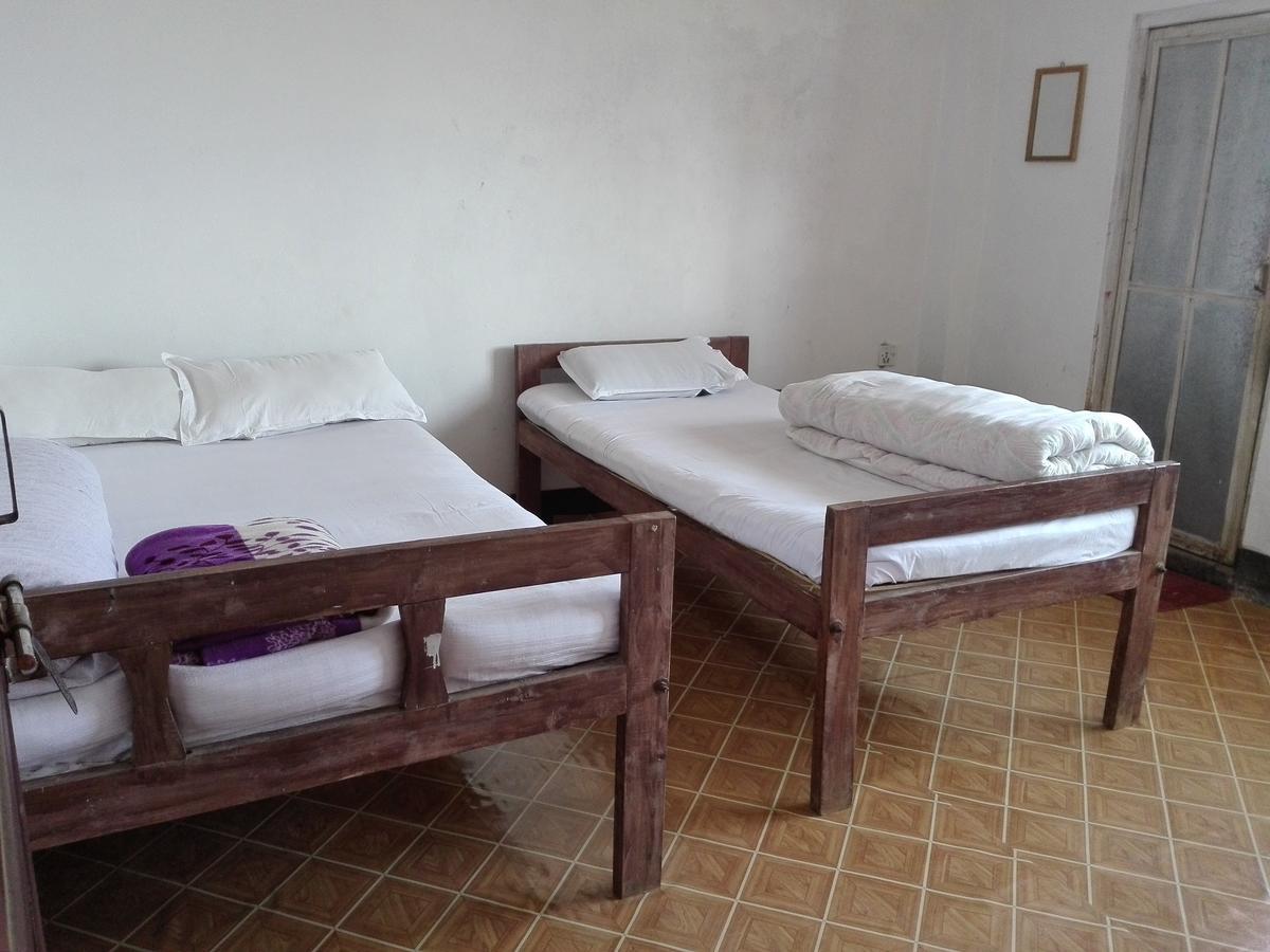 kayastha restaurant&lodge Bandipur Bagian luar foto