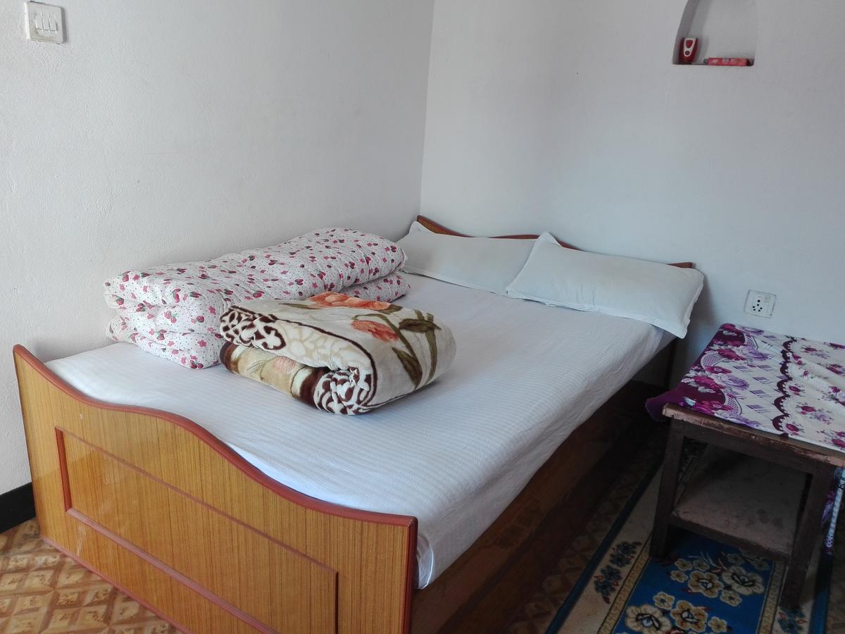 kayastha restaurant&lodge Bandipur Bagian luar foto
